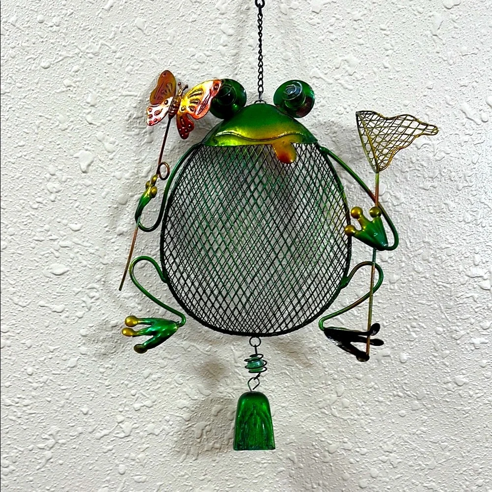 Green Frog Decorative Hanging Bird Feeder with Butterfly & Net